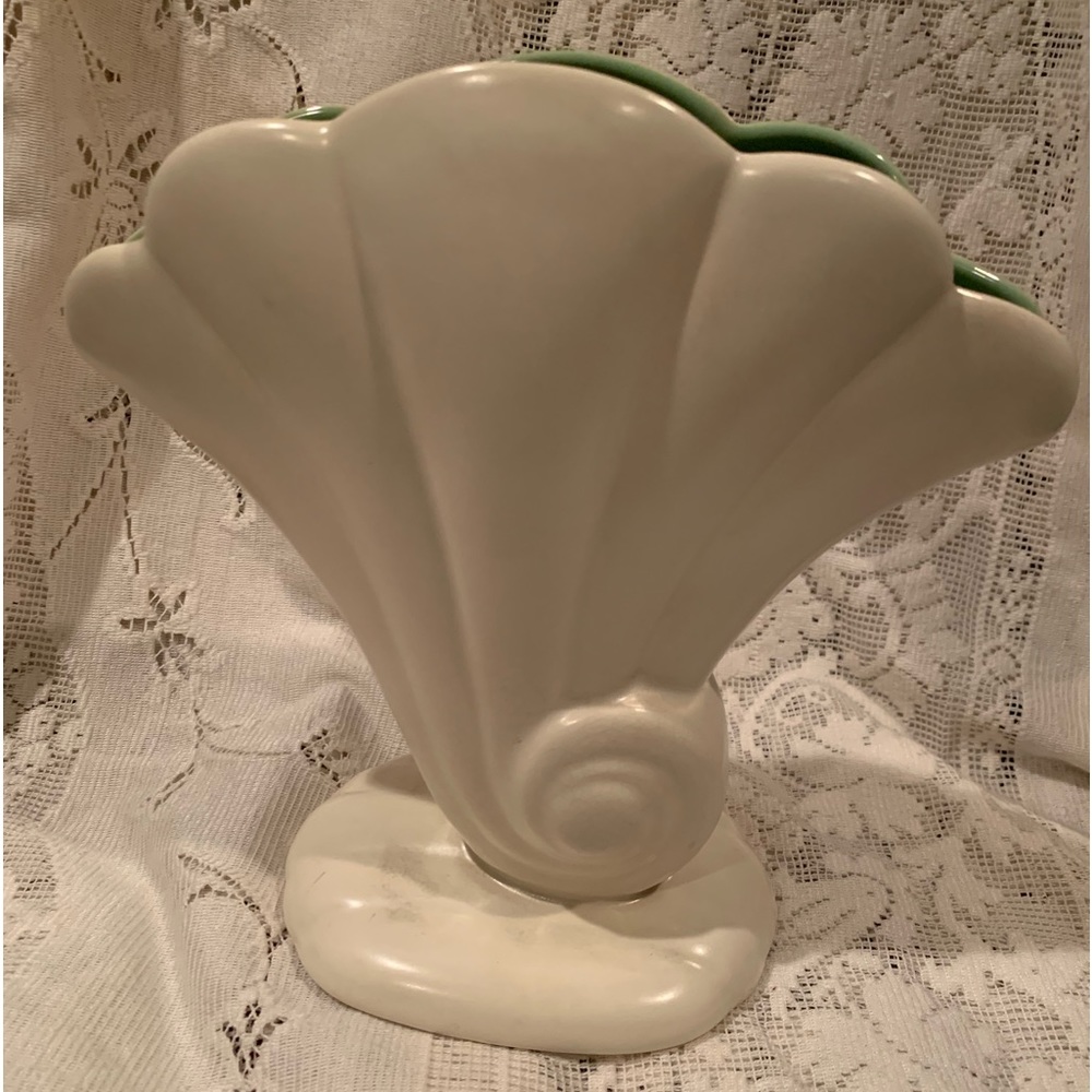 Vintage Red Wing Fan vase